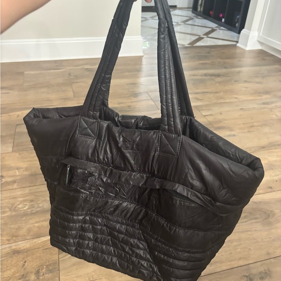 Black puffer tote bag with plenty of zippers sr2 - Picture 11 of 12